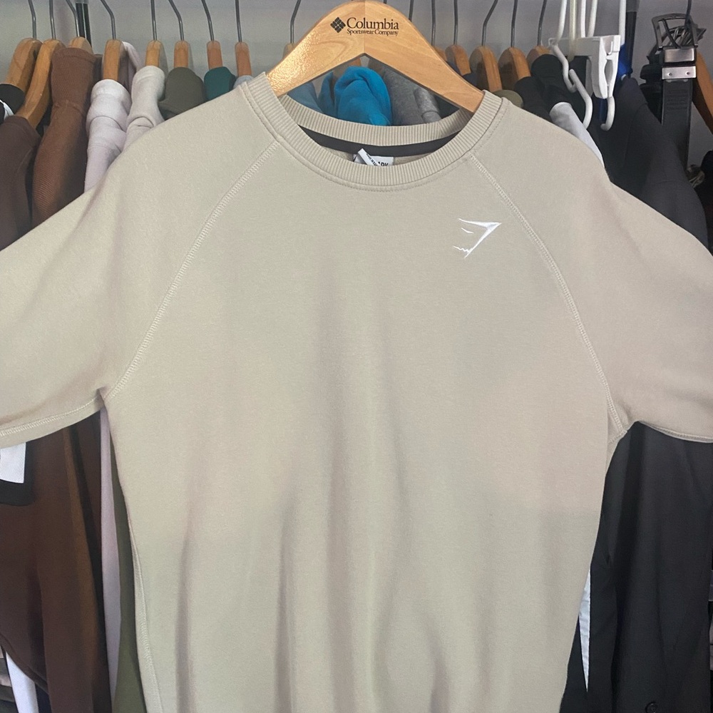 GYMSHARK / CREWNECK / SIZE M / COLOR-CREAM